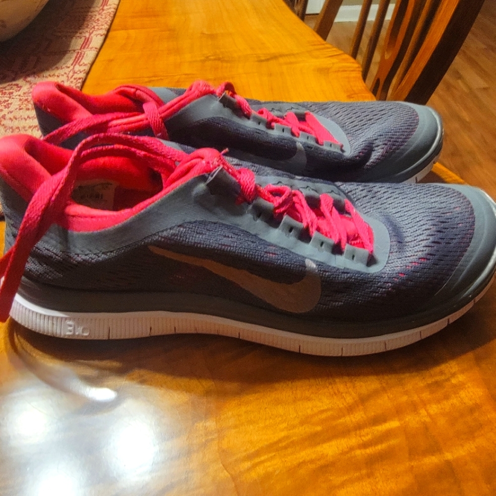 NIKE FREE 3.0 RUNNING SHOES.
